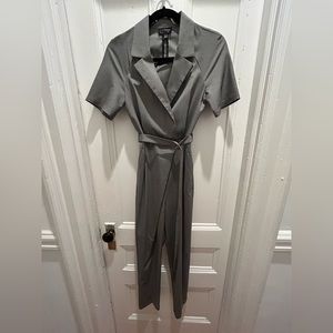 Top shop grey crepe fabric romper, super 🔥, fits perfect 5”2’ 105ish lbs.